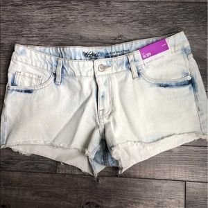 white jean shorts